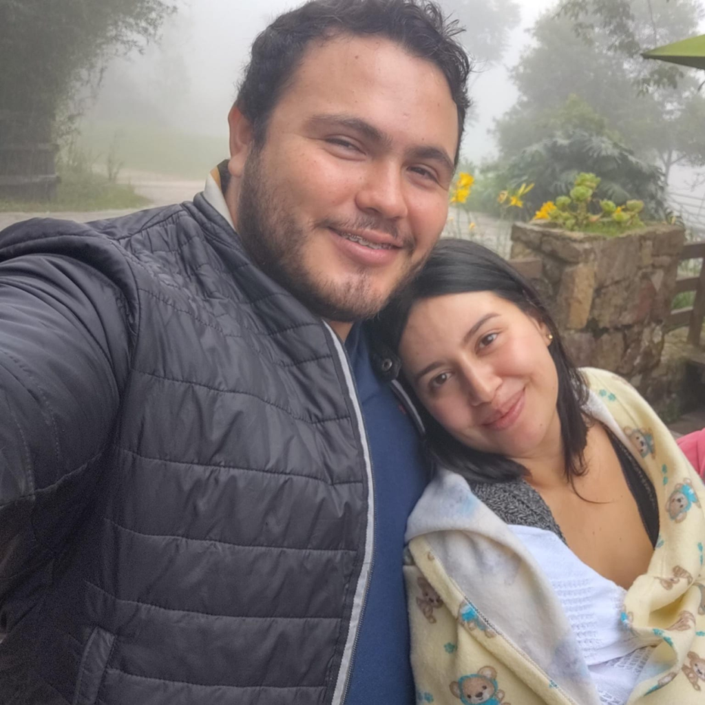 "Las recomendaciones han sido perfectas para mantener la chispa en nuestra relación."  Lizeth y Javier